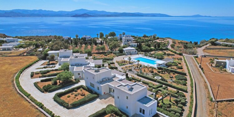 H Ελλάδα γίνεται μαγνήτης για luxury real estate – Tι αναζητούν οι αγοραστές
