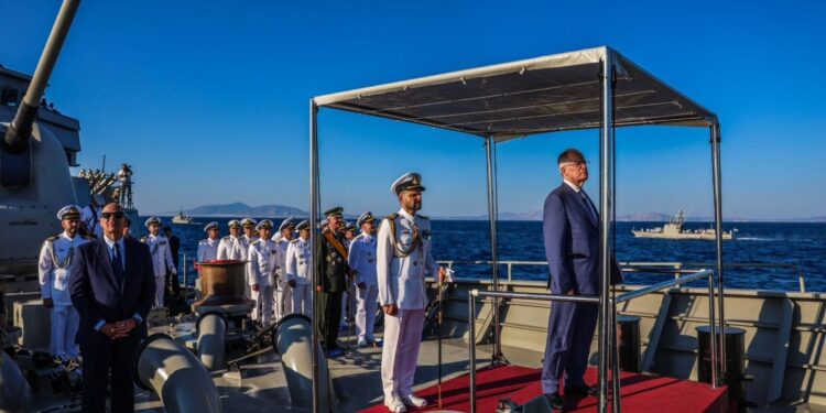 Επιθεώρηση του Στόλου από τον ΠτΔ Κ. Τασούλα – Παρουσία του Υπουργού Εθνικής Άμυνας Ν. Δένδια