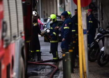 Συναγερμός στην Πυροσβεστική: Καίγονται αμάξια στη Νέα Σμύρνη – Τι συνέβη