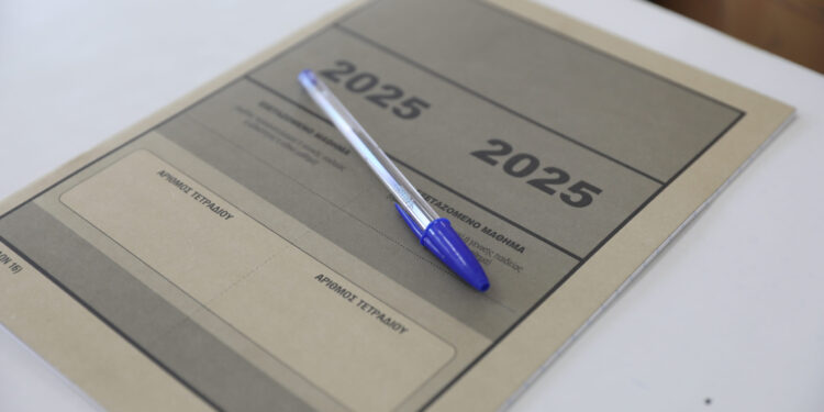 Πανελλήνιες 2025: Οι χαμηλές βαθμολογίες φέρνουν και πτώση στις βάσεις