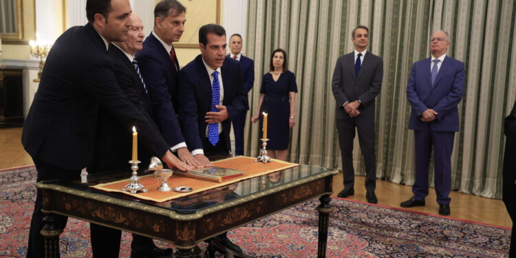 Ορκωμοσία με μηνύματα: Νέος υπουργός Μετανάστευσης ο Πλεύρης – Ποιοι υφυπουργοί ανέλαβαν