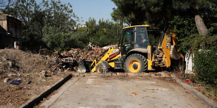 Αθήνα: Ξεκίνησε η μεγάλη επιχείρηση κατεδάφισης 70 επικίνδυνων κτιρίων – Έρχονται χώροι πρασίνου σε 21 γειτονιές