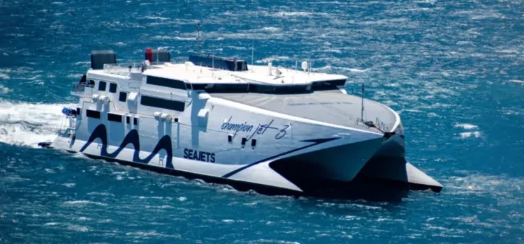 Πρόσκρουση του Champion Jet 3 στην Πάρο – Τεράστια ταλαιπωρία για τους 1.012 επιβάτες