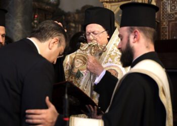 Στο Φανάρι ο Απ. Τζιτζικώστας – Αναγορεύτηκε Άρχοντας του Οικουμενικού Πατριαρχείου