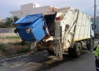 Αλεξανδρούπολη: Αντιδήμαρχος τράκαρε με απορριμματοφόρο!