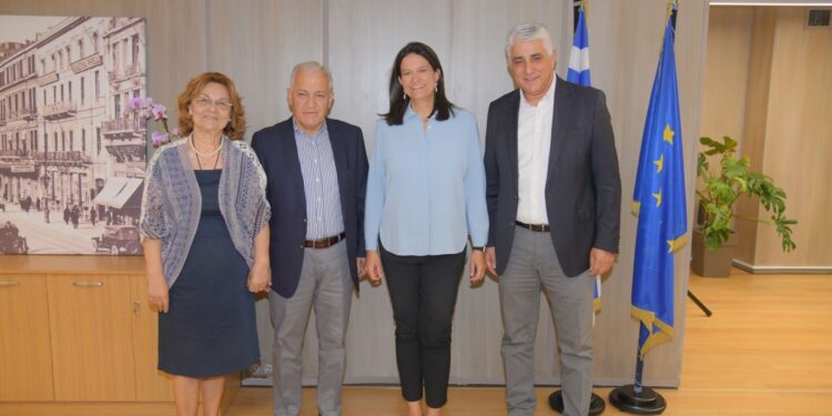 Θεσμικά και ασφαλιστικά αιτήματα αιρετών στο επίκεντρο της συνάντησης της ΚΕΔΕ με την Υπουργό Εργασίας Νίκη Κεραμέως