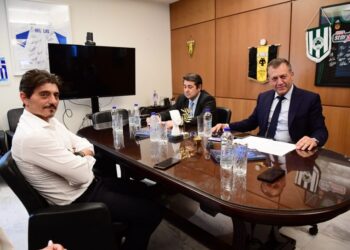 Ξεκίνησε η συνάντηση Γ. Βρούτση – Δ. Γιαννακόπουλου