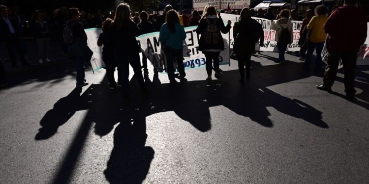 Στάση εργασίας από την ΑΔΕΔΥ για 13ο και 14ο μισθό