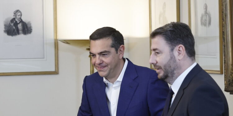 Τα σενάρια για «νέο κόμμα» – Πως και γιατί ο Τσίπρας συσπειρώνει το ΠΑΣΟΚ