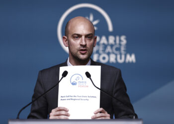 Ζ.Ν. Μπαρό (Γάλλος ΥΠ.ΕΞ): Η έξοδος από την κρίση στη Μέση Ανατολή μπορεί να επιτευχθεί μόνο μέσω διαλόγου