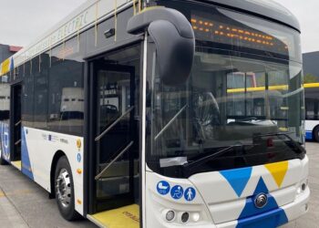 Απίστευτο αλλά αληθινό: 17χρονος παρίστανε τον ελεγκτή εισιτηρίων και έκοβε πρόστιμα σε λεωφορεία στη Βάρη