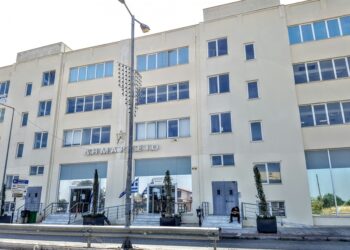 Απόλυτη απαξίωση της καθημερινότητας – Η Δημοτική Αρχή Σπάτων‑Αρτέμιδος σπαταλά 90.000€ για… λεύκωμα