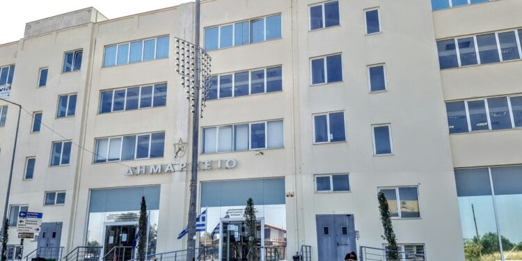 Απόλυτη απαξίωση της καθημερινότητας – Η Δημοτική Αρχή Σπάτων‑Αρτέμιδος σπαταλά 90.000€ για… λεύκωμα
