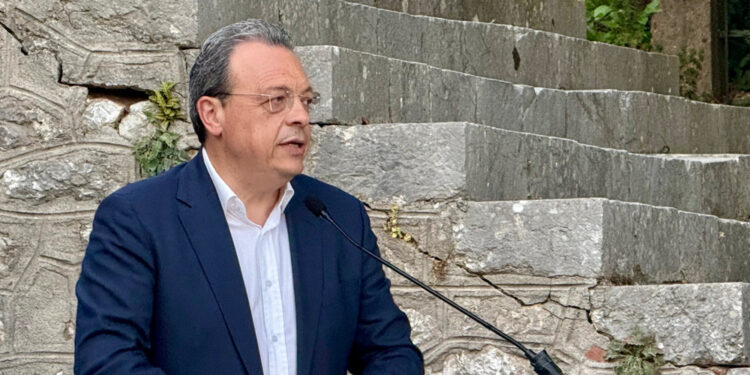 Standby κεντρικών στελεχών: Ο ΣΥΡΙΖΑ στη σκιά του Τσίπρα και των χαμηλών ποσοστών