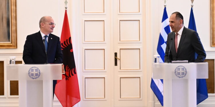 Γεραπετρίτης στη συνάντηση με τον Αλβανό ομόλογό του: Η προστασία της ελληνικής μειονότητας είναι μείζονα προτεραιότητα για την Ελλάδα