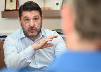 Στο Κέντρο Επιχειρήσεων Πολιτικής Προστασίας ο Νίκος Χαρδαλιάς – Σε απόλυτη ετοιμότητα για να συνδράμει από την πρώτη στιγμή η Περιφέρεια Αττικής