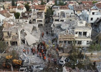 Τρεις νεκροί στο Τελ Αβίβ – Το Ιράν εκτόξευσε βαλλιστικούς πυραύλους εναντίον του Ισραήλ ως αντίποινα