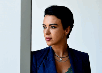 Λαμπρίνα Κακιούζη στην Ipaper: «Η Κατάρτιση είναι Επένδυση – Όχι Επίδομα»