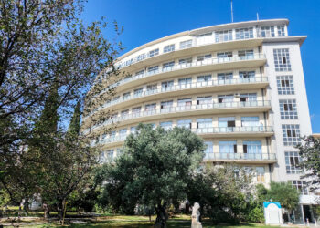 Συνελήφθησαν δύο άντρες που απείλησαν με ψεύτικο όπλο ασθενή στο ΚΑΤ