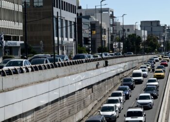 Κυκλοφοριακό χάος στην Κηφισίας: Πτώση μπετόν μπλοκάρει τις λωρίδες προς Κηφισιά