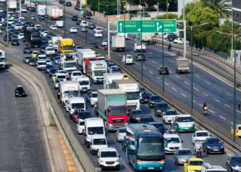 Μαζική έξοδος για το τριήμερο του Αγίου Πνεύματος – 21.700 επιβάτες έφυγαν χθες από το λιμάνια του Πειραιά