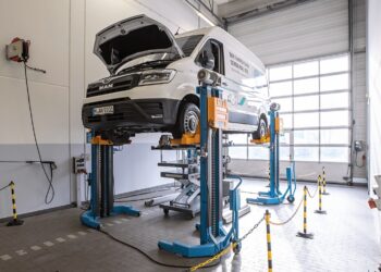 «Λουκέτα» διαρκείας στα συνεργεία: Απεργία για το ψηφιακό φακέλωμα της ΑΑΔΕ – Ξεσηκωμός στον κλάδο