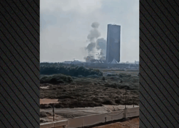 Η Τεχεράνη χτύπησε κτίριο της Μοσάντ – «Ο Χαμενεΐ θα έχει τη μοίρα του Σαντάμ», λέει το Ισραήλ