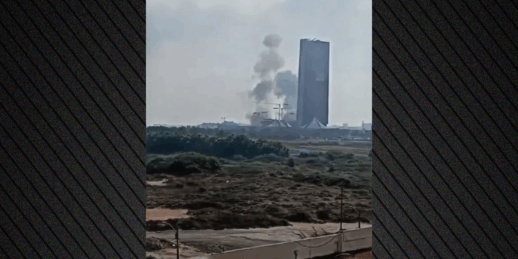 Η Τεχεράνη χτύπησε κτίριο της Μοσάντ – «Ο Χαμενεΐ θα έχει τη μοίρα του Σαντάμ», λέει το Ισραήλ