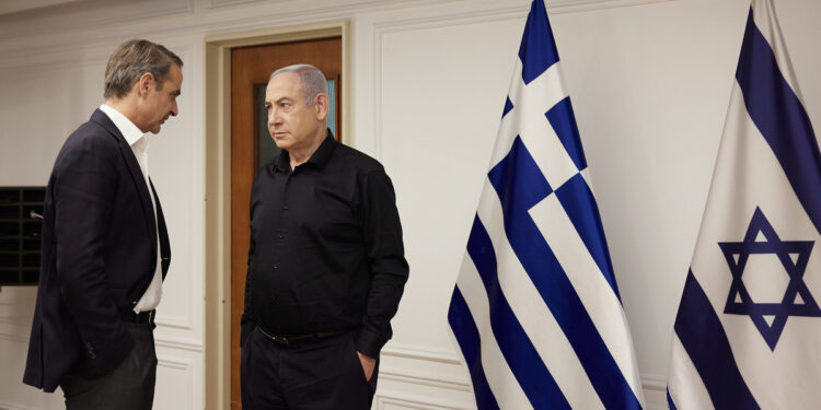 Ισραήλ – Ιράν: Η θέση, οι επαφές και οι προβληματισμοί της ελληνικής κυβέρνησης