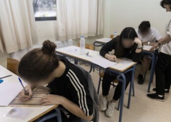 Πανελλήνιες 2025 ΓΕΛ: Τα θέματα σε Ιστορία, Φυσική και Οικονομία