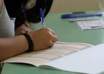Πανελλήνιες 2025: Υποψήφιοι με 18.200 μόρια “βλέπουν” Ιατρική – Νέα πτώση στις βάσεις, κλειδί η Έκθεση και τα Μαθηματικά