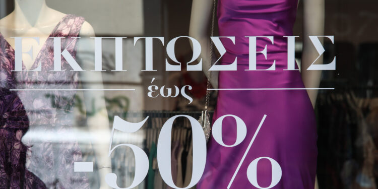 Καλοκαιρινές εκπτώσεις 2025- Αντίστροφη μέτρηση- Ποια Κυριακή θα παραμείνουν ανοιχτά τα καταστήματα