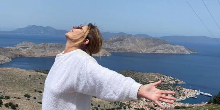 Σοφία Αλιμπέρτη: Καλοκαίρι στην Αίγινα με νέο ξεκίνημα