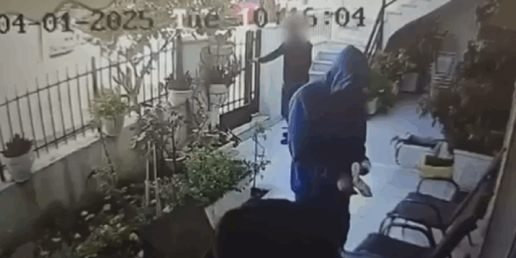 Δείτε πώς δρούσε η σπείρα που λήστευε σπίτια στα δυτικά προάστια της Αθήνας (βίντεο)