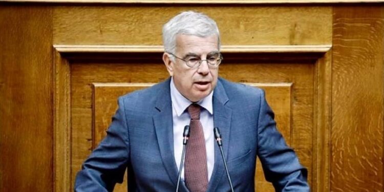 Επίθεση με γκαζάκια στο σπίτι του βουλευτή Στράτου Σιμόπουλου: “Ενοχλούν οι απόψεις μου…”
