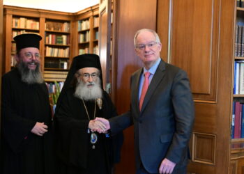 Συνάντηση του ΠτΔ με τον αρχιεπίσκοπο Σινά και ηγούμενο της Ιεράς Μονής Αγίας Αικατερίνης Όρους Σινά