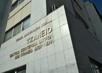 Μάχη για τη ζωή της δίνει η 62χρονη μετά το ιατρικό λάθος στο Τζάνειο: Με πολυοργανική ανεπάρκεια