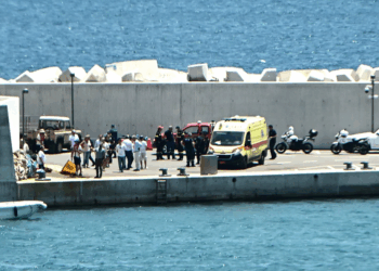 Νόμιμο αλλά επικίνδυνο: Αντιδράσεις για το πεδίο απογείωσης στη μαρίνα Βουλιαγμένης μετά την πτώση ελικοπτέρου