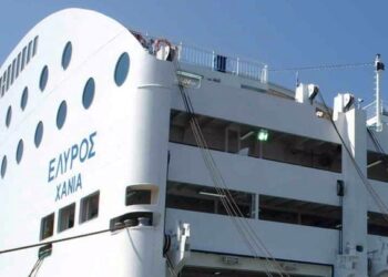 Αναχώρησε από τον Πειραιά το «ΕΛΥΡΟΣ» για τα Χανιά μετά την αποκατάσταση της μηχανικής βλάβης