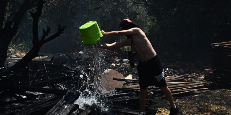 Προσευχές, ανεμοδείκτες και μπαλώματα: Η αντιπυρική προετοιμασία του ελληνικού καλοκαιριού