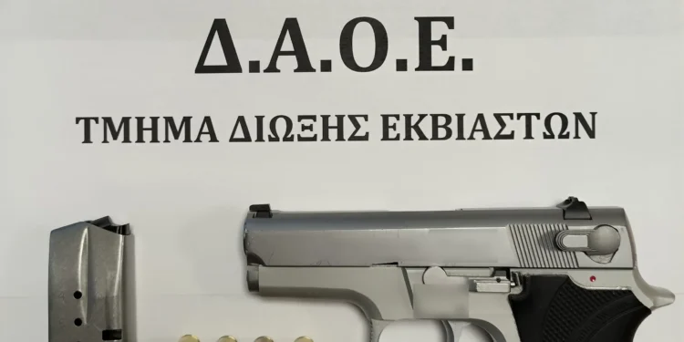 Γλυφάδα: Συνελήφθη άτομο με πιστόλι σε κέντρο διασκέδασης