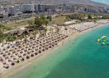 Συναγερμός στις παραλίες της Αττικής: Στο «κόκκινο» η κεντρική ακτή του Αλίμου – Ποιες άλλες κρίθηκαν ακατάλληλες για το 2025