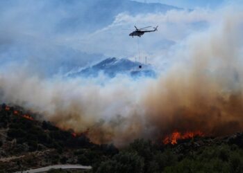 Εκτός Ελέγχου οι Πυρκαγιές στη Βορειοδυτική Τουρκία: Εκκενώνονται Χωριά, Εκατοντάδες Πυροσβέστες στη Μάχη