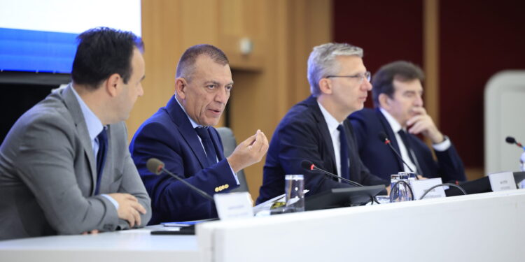 Σφίγγει ο κλοιός για την οπαδική βία: 1,6 εκατ. ευρώ σε πρόστιμα, 2.500 κάμερες στα γήπεδα – Πάνω από 100 αγώνες χωρίς θεατές