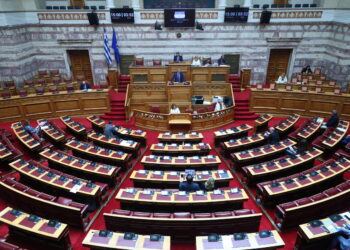 Βουλή: Με ενστάσεις και διαφωνίες από την αντιπολίτευση ξεκίνησε η συνεδρίαση για το πόρισμα της προκαταρκτικής για τον Κ. Αχ. Καραμανλή – Απορρίφθηκαν οι αιτιάσεις από την πλειοψηφία