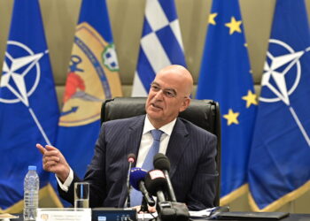 Ανακοινώσεις Δένδια: Ανατροπή στη στρατιωτική θητεία: Μόνο Στρατός Ξηράς από το 2026 – Στα €100 ο μισθός των φαντάρων, 45 στρατόπεδα καταργούνται