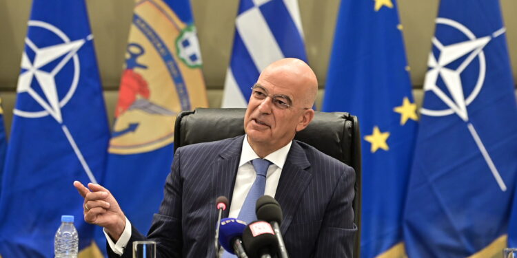 Ανακοινώσεις Δένδια: Ανατροπή στη στρατιωτική θητεία: Μόνο Στρατός Ξηράς από το 2026 – Στα €100 ο μισθός των φαντάρων, 45 στρατόπεδα καταργούνται