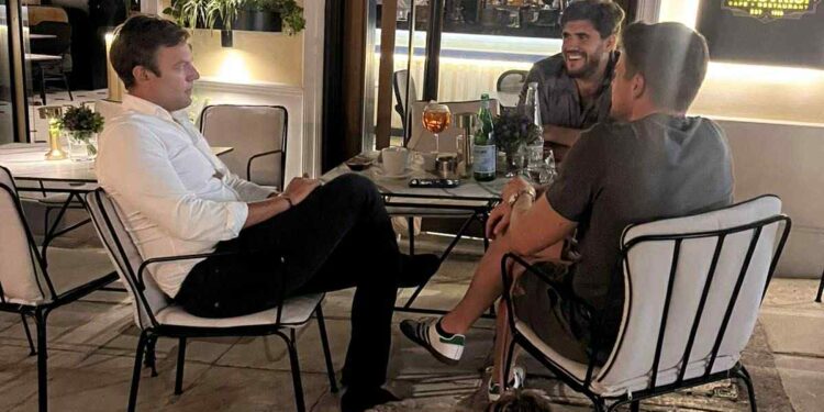 Πολιτική ανάσα με… Farlie flavor