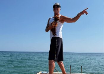 «Νταλίκα η influencer»: Το poodle του Λάκη Γαβαλά με ρολόγια, στυλ και attitude!