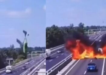 Ιταλία: Αεροπλάνο έπεσε σε αυτοκινητόδρομο!